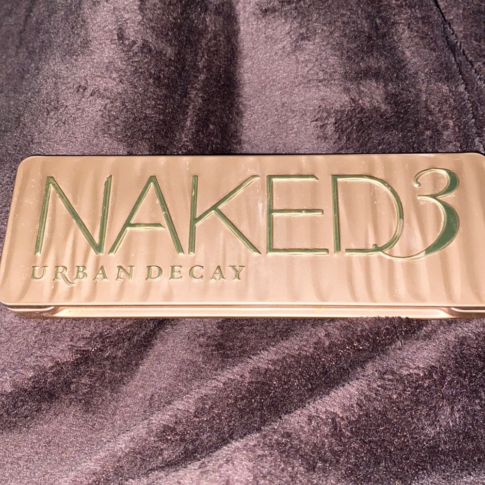 Urban Decay Naked Eyeshadow Palette in Naked3 used.